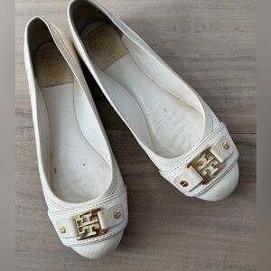 Tory Burch Natalya gold logo Ballet Flats in a 6.5